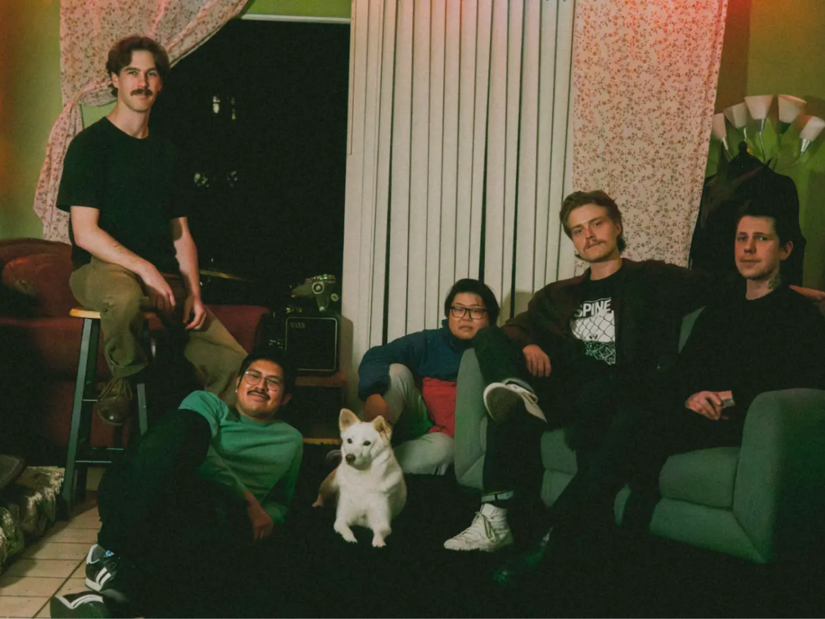 SUPERWORLDがデビューアルバムを発表。スクリーモとマスロックを融合した、緻密で熱狂的な最新シングル「The Dream」公開