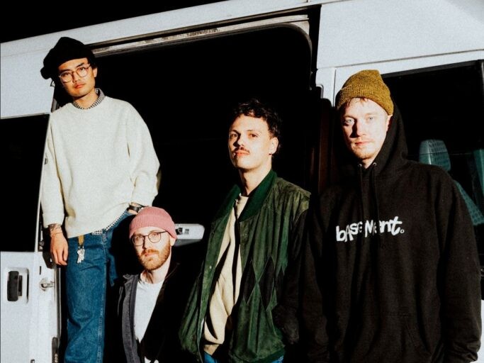 独エモ・パンクの雄SHORELINE、新境地となるコンセプト盤を発表！「人生のどん底と、その先の希望」を問う新曲が解禁。エモとオルタナティブが完璧に融合した、DIY精神溢れる意欲作。