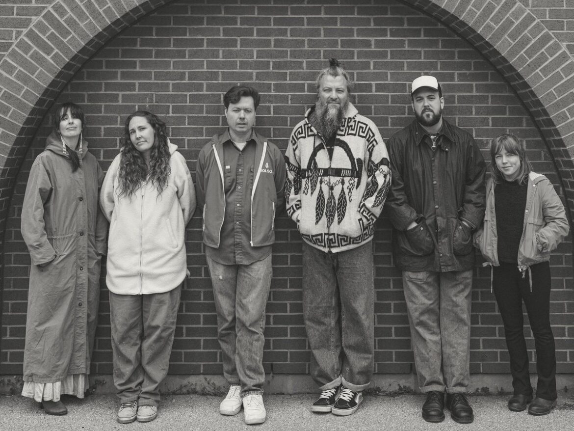 Julie DoironからKevin Drewまで、カナダ・インディーの至宝が集結！Status/Non-Statusが90年代のノイズと甘美な憂鬱を抱えて鳴らす帰還作