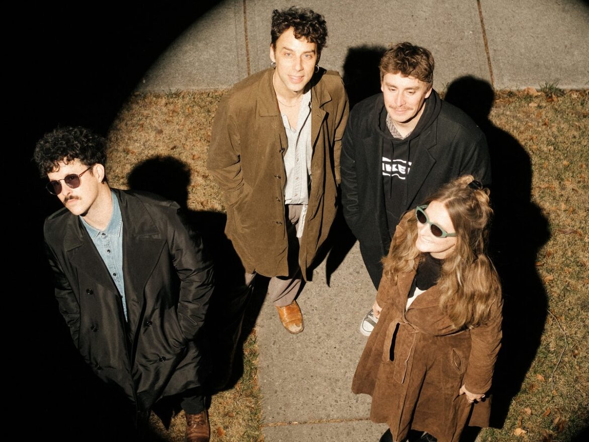 強烈なリズムと重なる影。Sunglaciers、新曲「Eye to Eye」で描き出す「孤立した時代」の対話と共鳴