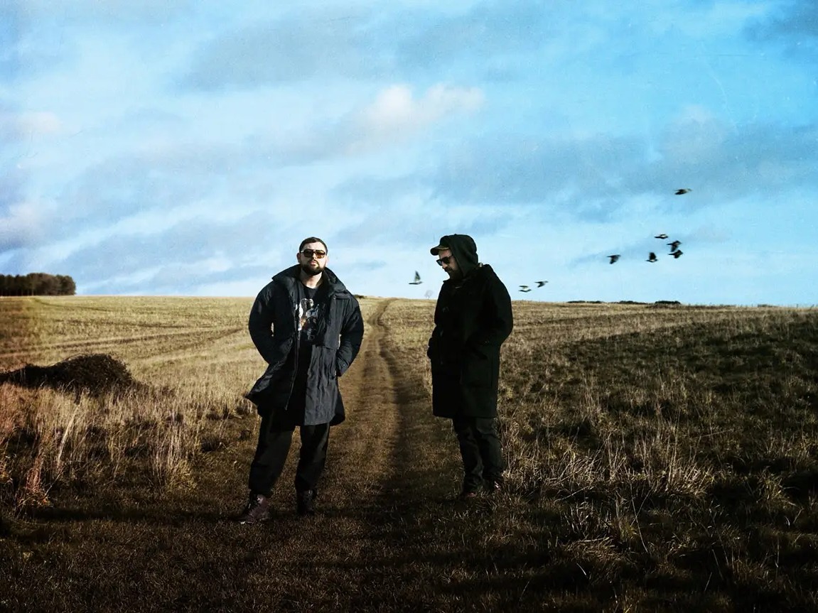 母の死、精神の危機、そして Robert Smith との共鳴：The Twilight Sad が 7 年の歳月をかけ完成させた、最も美しく残酷な最新作『IT’S THE LONG GOODBYE』