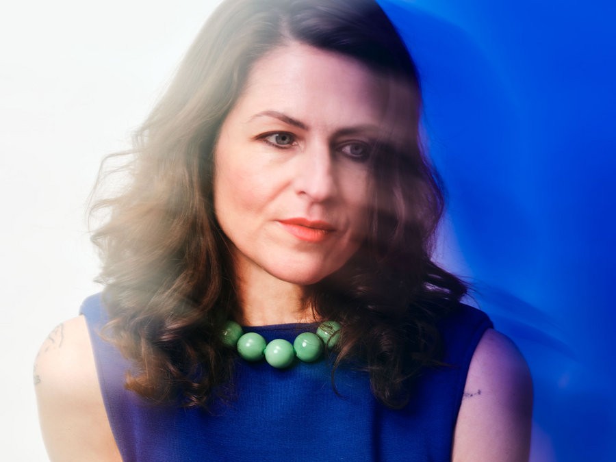 Vanessa Wagner、Philip Glassの名曲を再解釈。先行シングル「Etude No. 16 (Edit)」を解禁。光と音が交錯する新プロジェクト『Figures of Glass』の全貌が明らかに。