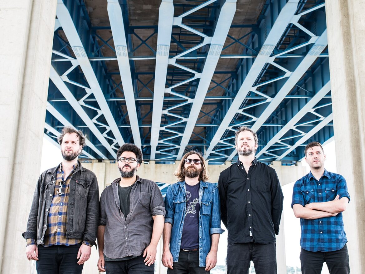 カナダの至宝Wintersleepが贈る、新生オルタナ・ロック。名匠Nicolas Vernhesと挑んだ「未知なる音」。砂漠の不穏なグルーヴと、愛や生を鮮やかに描き出すメロディが共鳴する、渾身の第8作。