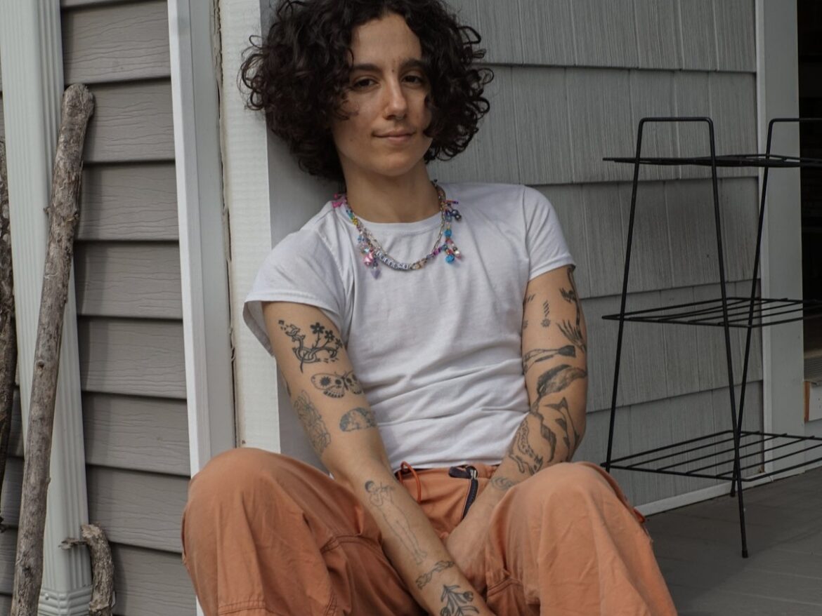 bobbieが新作『Lessons』を発表。夢と現実が溶け合うアンビエント・ポップ、新曲「Cloud Vision」解禁