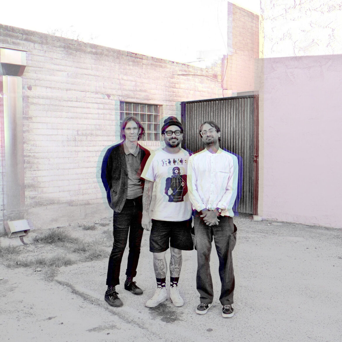 アリゾナのMute Swan、光り輝く新作『Skin Slip』を解き放つ。完成直後のギタリストの急逝という悲劇を越え、彼が遺した瑞々しい旋律を世界へ。喪失さえも祝福へと変える、永遠の生命を宿した音の追悼碑。