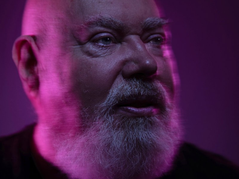 目覚めの一瞬を刻む「夢の音楽日記」――Bill Wellsが紡ぐ、24の儚いミニアチュールが彩る私的な小宇宙