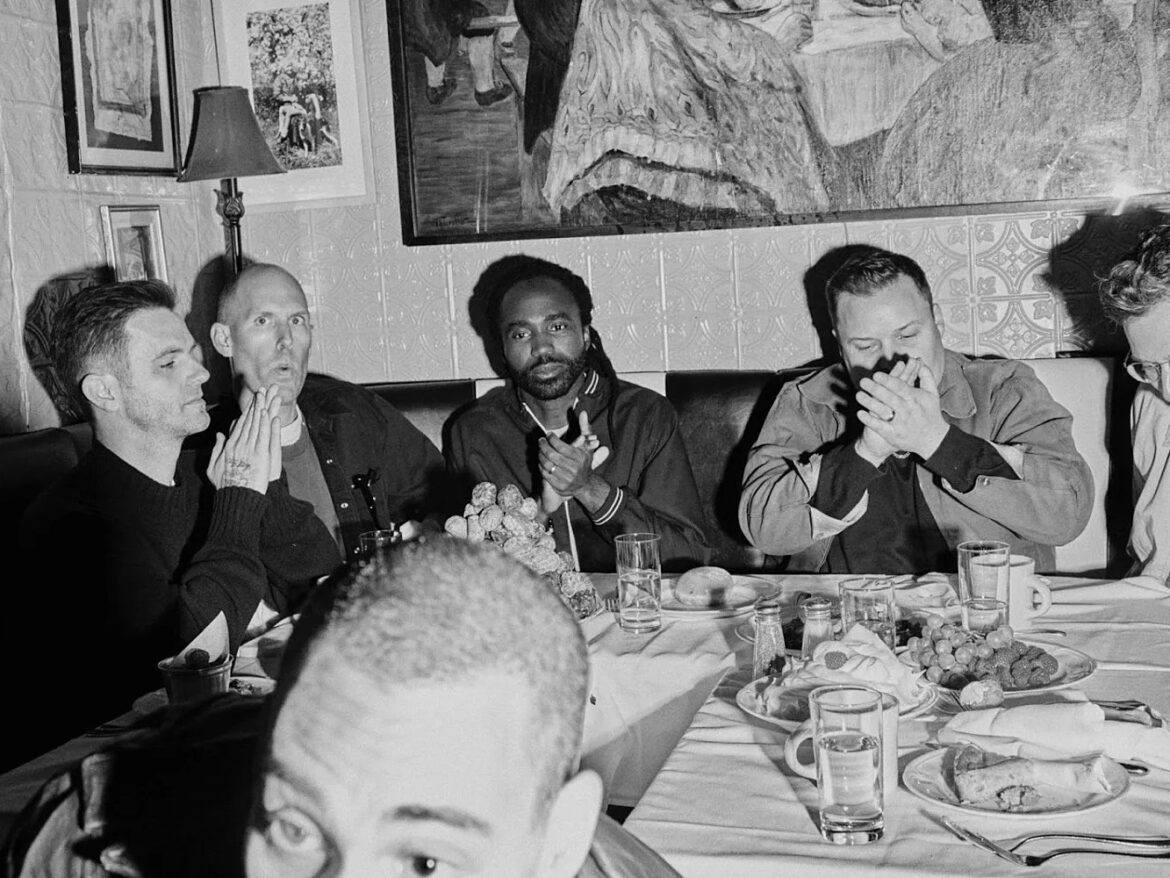 Bleachersが描く「人生の集大成」——ニューアルバム『everyone for ten minutes』発表！最愛の妻と共演した新曲で贈る、至高のロマンティシズム