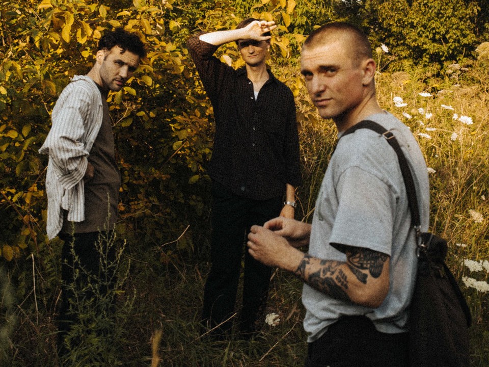 元Oughtのメンバー率いるCola、早くも3rdアルバム発表！ミニマリズムを脱却し、躍動感溢れる新曲を解禁。