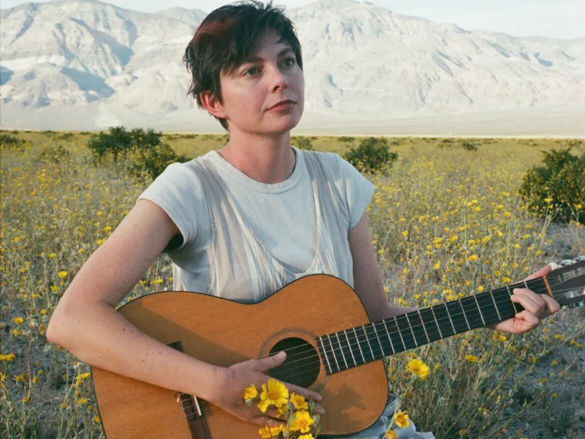 デスバレーの静寂とテープに刻まれた真実――「Solar Kings」が照らし出す、孤独の中の奇妙な安らぎ