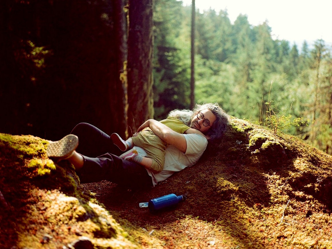 冬の精神的苦境から春の再生へ――Jesse Carstenが「風」と「果実」に託した、喪失と自己愛をめぐる極めてパーソナルな叙事詩