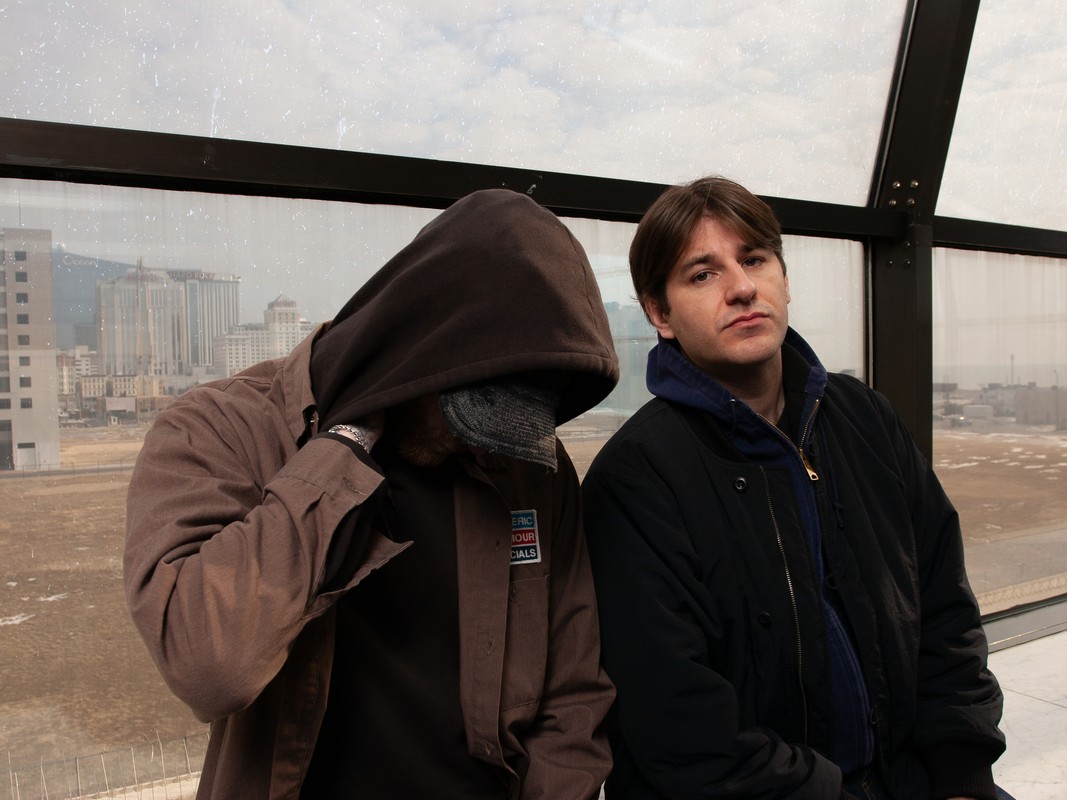 裏方からメインステージへ：Patrick HollandとPrioriことFrancis Latreilleが Jump Source として結実させた、billy woodsやHelena Delandら異才を巻き込むコミュニティ精神あふれる電子音楽の傑作『Fold』