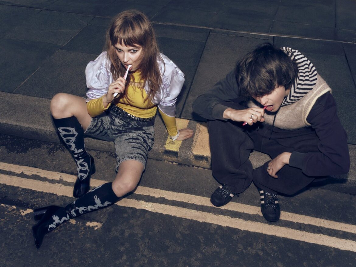 ピアノの緊張感からロックの咆哮へ：ロンドンの新星 Punchbag が新曲で曝け出す、剥き出しの感情と陶酔