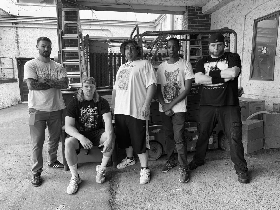 新旧メンバーの化学反応と多彩なゲスト陣の参加、ストリングスが織りなす重層的なアンサンブルが提示するデスメタルの新たな地平