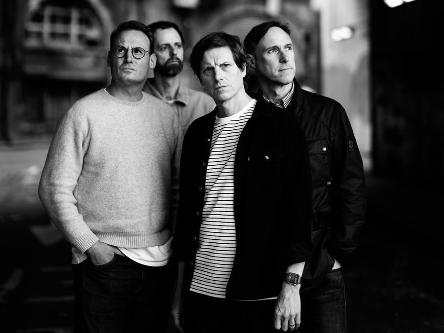 10年ぶりの沈黙を破りThe Early Yearsが放つ渾身の帰還作『Modern Moonlight』──Bowie、Eno、Radioheadの残響が交差する、美しくも混沌とした現代の音像