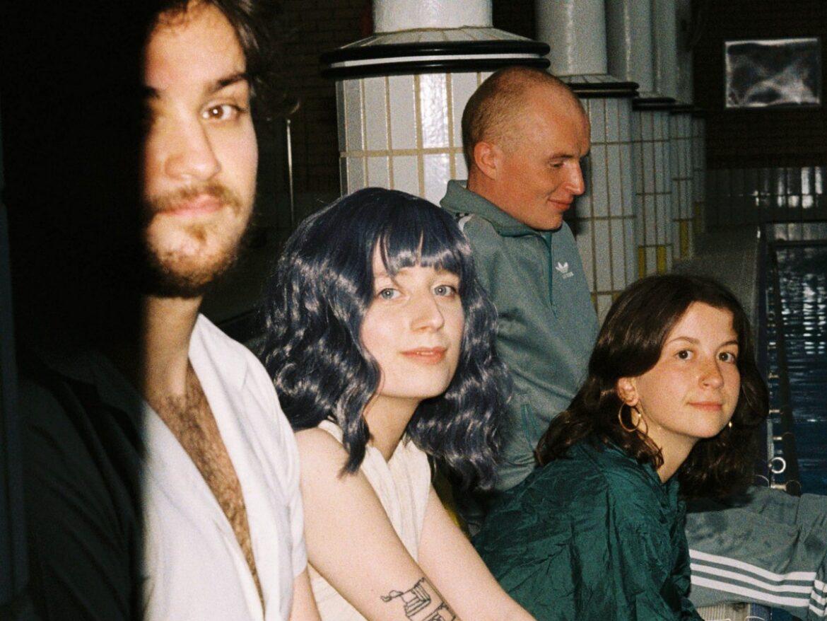 改名、病、そして別れ。スコットランドの異端児 The Foot & Leg Clinic が、困難を越えて放つ「真実のロックンロール」。