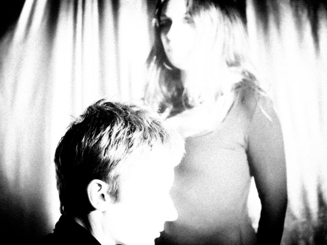 White Flowersが放つ、10年間のアーカイブの結晶。Al Doyleを迎え、ダンスの熱量と「悲しい幸福」が溶け合う最新作。