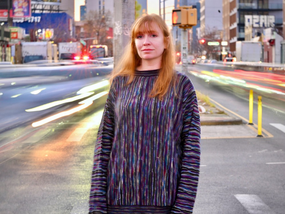 ローファイから洗練の極みへ。Emma Witmerが贈る8年ぶりの野心作。星の光のように心に届く、時代を超えた記憶の物語。