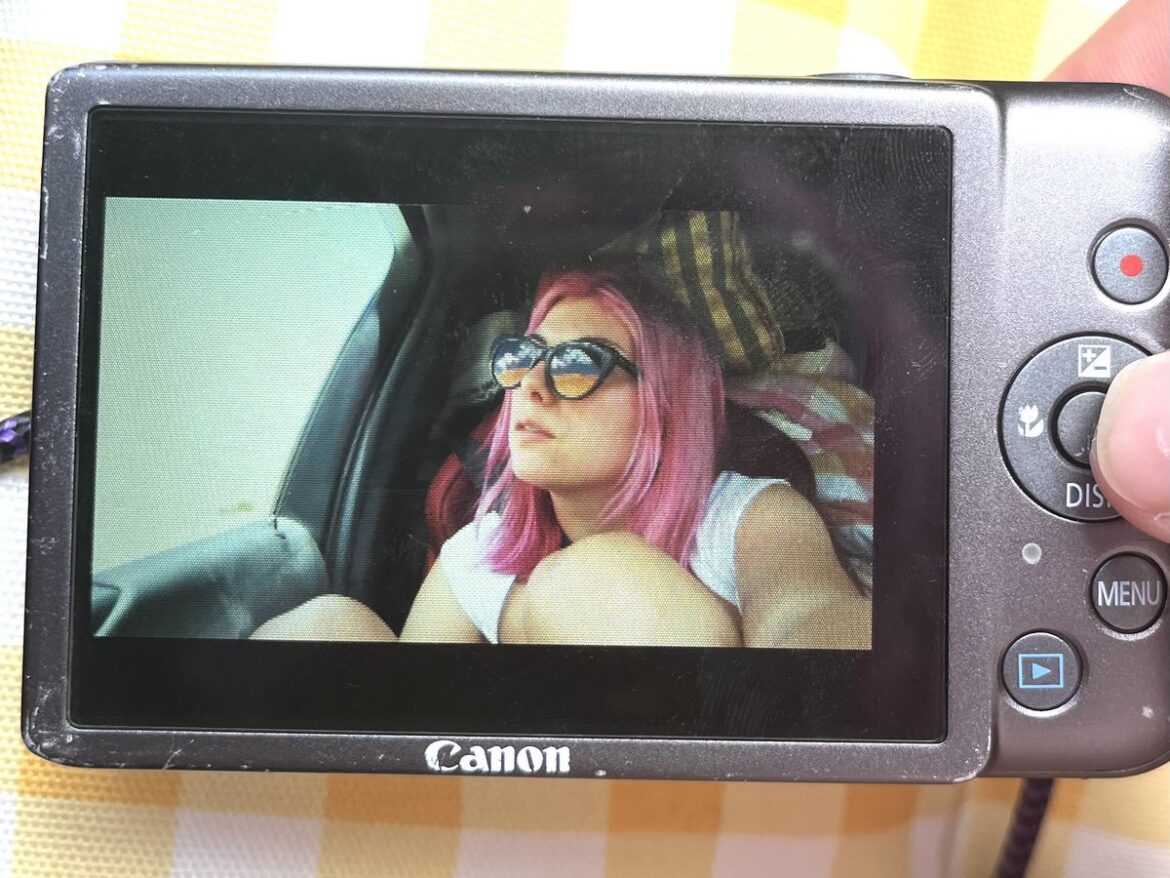 90sオルタナの精神を現代へ。Fiona Apple の情熱と Bedouine の温もりを併せ持つ新星 lucky break、Fire Records より待望のデビューアルバム『made it!』を発表