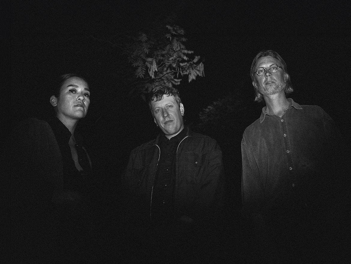 「破壊的なディストーションと、その深淵に隠された剥き出しの人間性」—— BIG|BRAVEが新メンバーを迎え、過去最高密度のギター・アンサンブルで描く集大成『in grief or in hope』