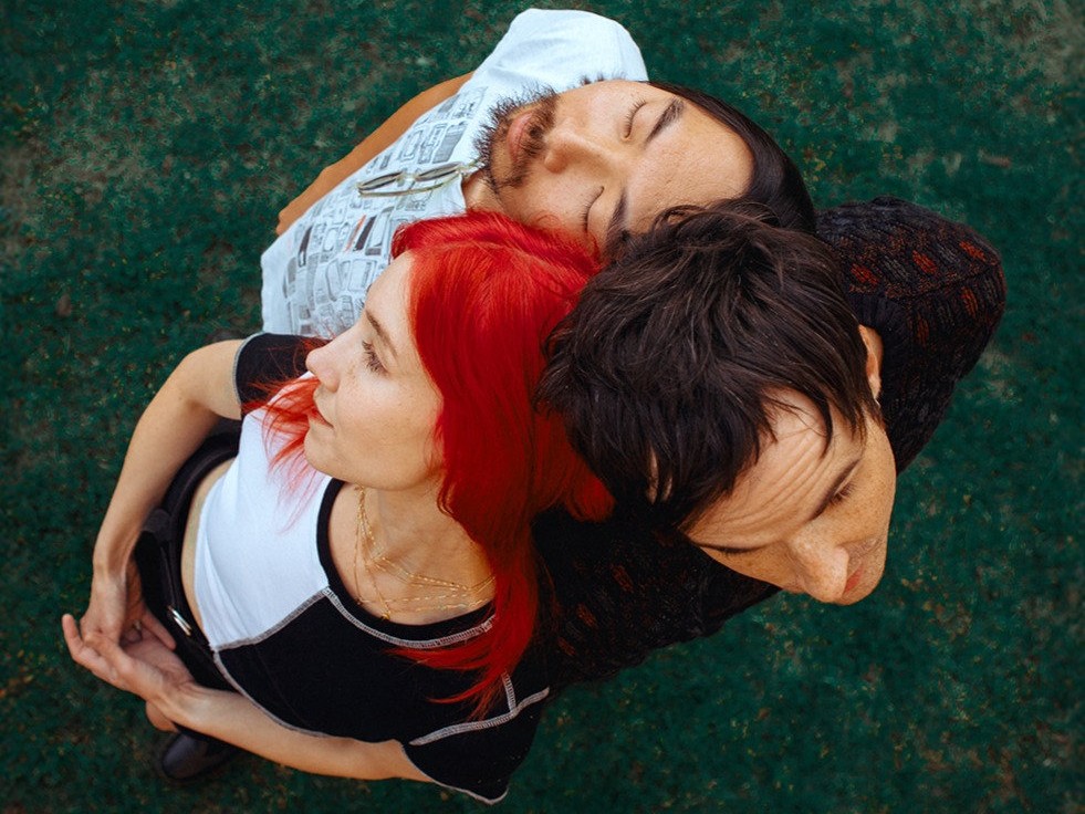 「6年の歳月をかけた、極上のメランコリック・シューゲイザー」—— ナッシュヴィルの Bleary が放つ、新曲『foyer』と 2026年への軌跡