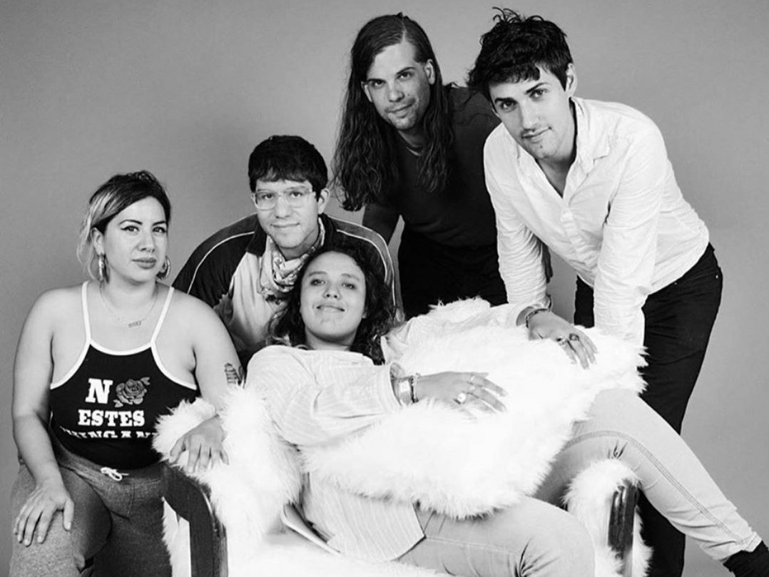 闘争から解放へ――Downtown Boysが10年の沈黙を破り、全人類に捧ぐパンクの聖典『Public Luxury』を解き放つ