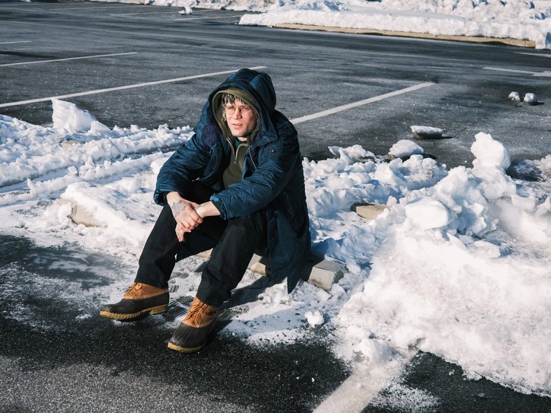 光の差さない自室で、テープに刻まれた真実の断片。Greg Mendezが15年の無名時代を経て到達した、静謐で切実な最新作『Beauty Land』