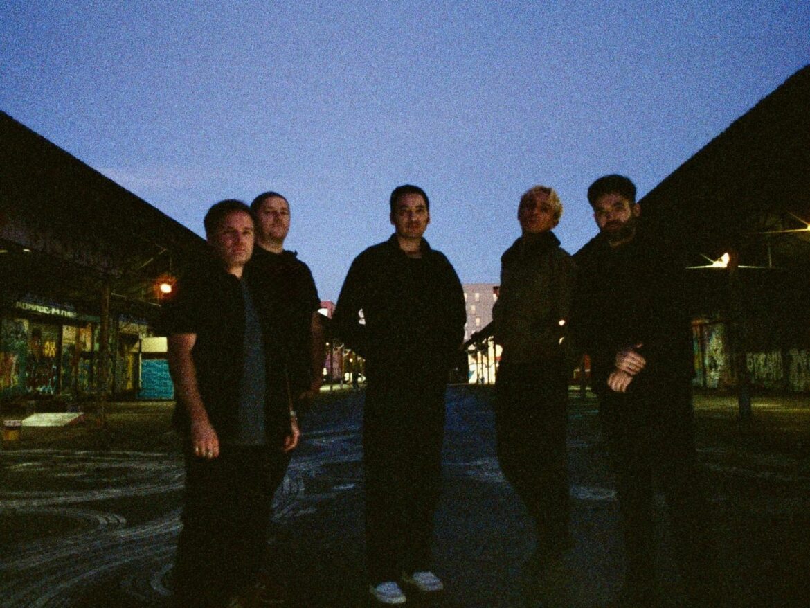 ポストロックの飛翔とアンビエントの親密さ。フランスの精鋭 Hanry が描く、静寂から爆発へと至る感情の旅