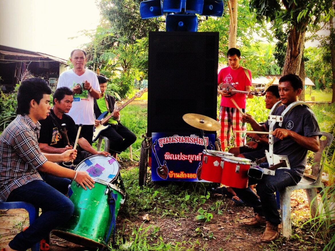 タイの農村から世界を揺らすサイケデリックの再臨：Khun Narin’s Electric Phin Bandが10年ぶりの新作を解禁