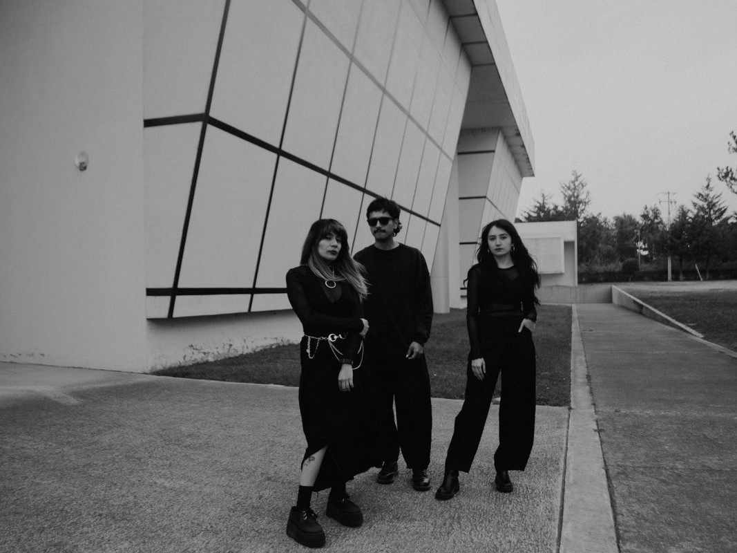 メキシコから放たれるインダストリアル・サイケの火花——Fuzz Club移籍第一弾となる『Ígnea』でMirror Revelationsが鳴らす、過酷な現実に抗うためのミニマリズム