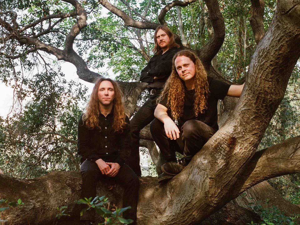 荒廃する世界で鳴らす、重厚なアシッド・ロックの咆哮——Primitive Ringが『Heads Will Roll』で切り拓くヘヴィ・サイケの新章