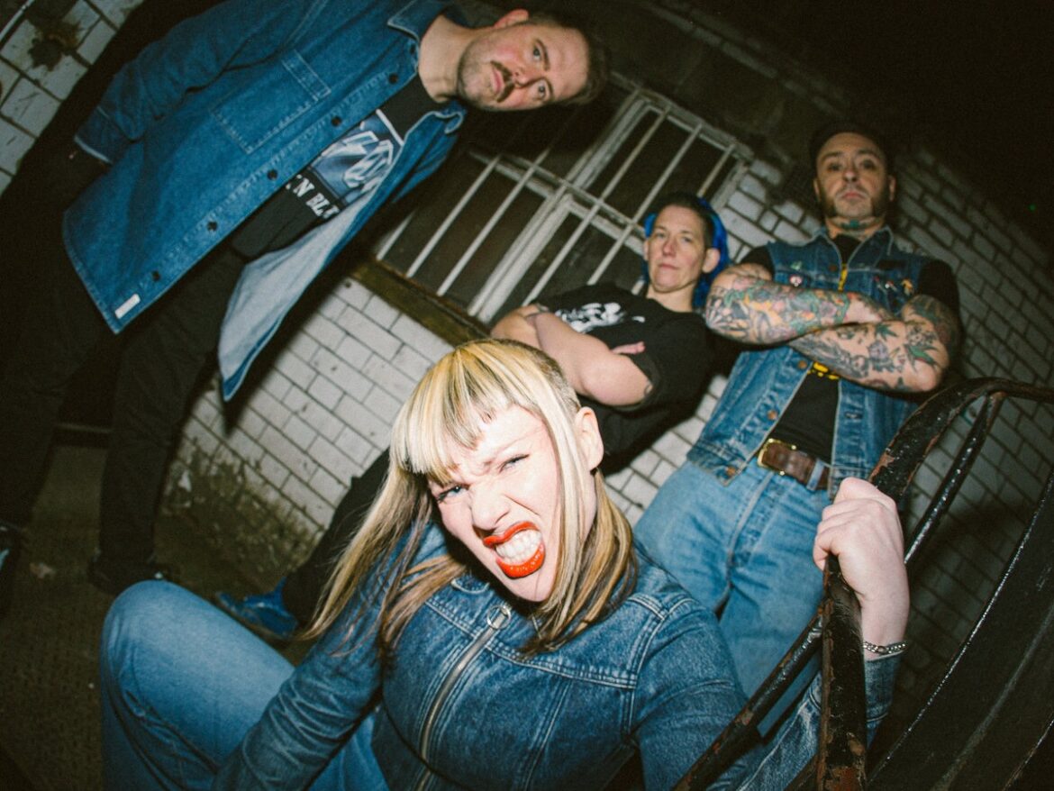 音楽業界に中指を立てるギャング映画さながらの衝撃――先行シングル「Rock ‘N’ Roll Business」が暴く、Split Dogs流の不敵なロックンロール美学