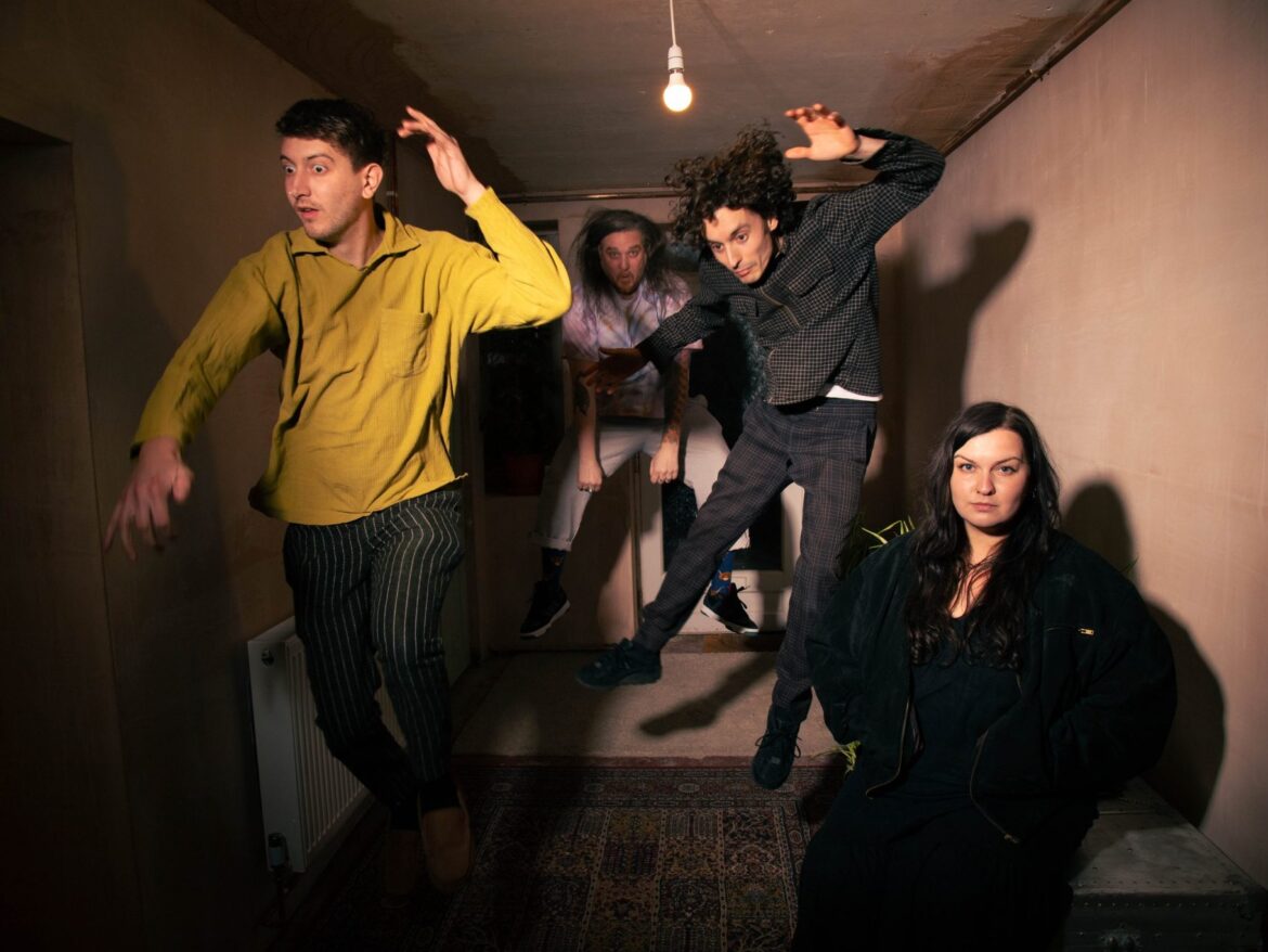 使い捨てられる表現を拒絶し、緻密なアンサンブルで描く『真の独創性』への回帰——ブリストルの4人組が放つ、2026年アート・ロックの極北