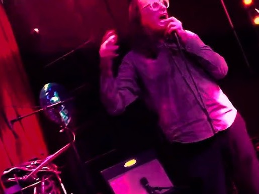 30年の時を越えて鳴り響く、不屈の『ラヴ・ロック』精神——オリンピアの先駆者Some Velvet Sidewalkが、DIYの聖地K Recordsから放つ奇跡の再始動