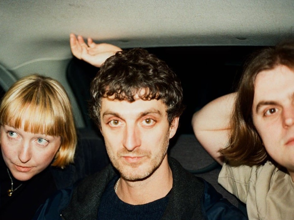 「私の脳内をスキャンしても、これほど完璧な音は作れない」—— ブリストルの異才 Tara Clerkin Trio、集大成となる新作『Somewhere Good』を発表