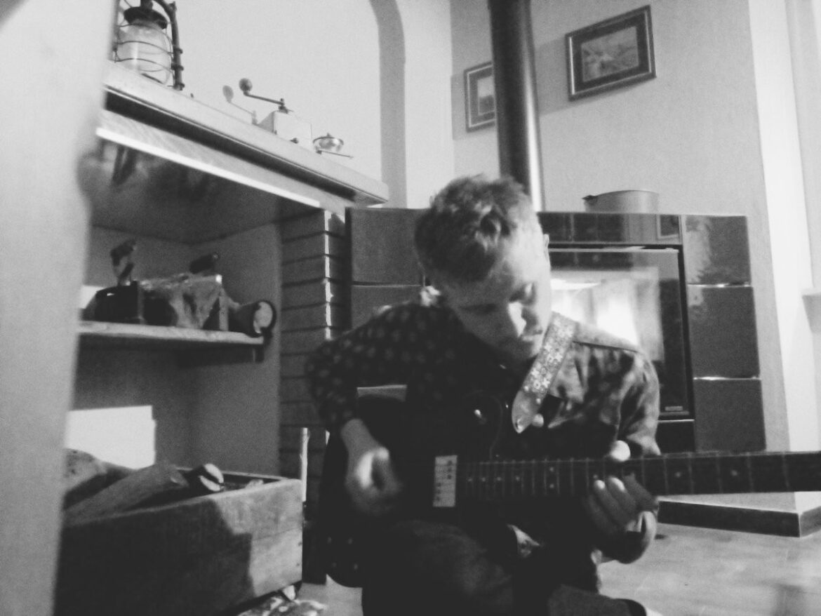 アフリカの熱狂からモンゴルの草原、日本の田舎まで。Upupayāmaが2枚組の新作『Honesty Flowers』で描く、70分間のサイケデリック・トリップ