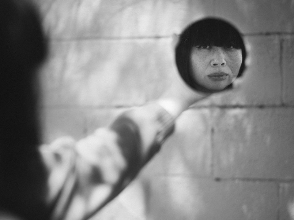 蜜の歌声が繋ぐ、90年代インディーの郷愁と現代的なノイズの邂逅：リセットの「残滓」を愛するための作品