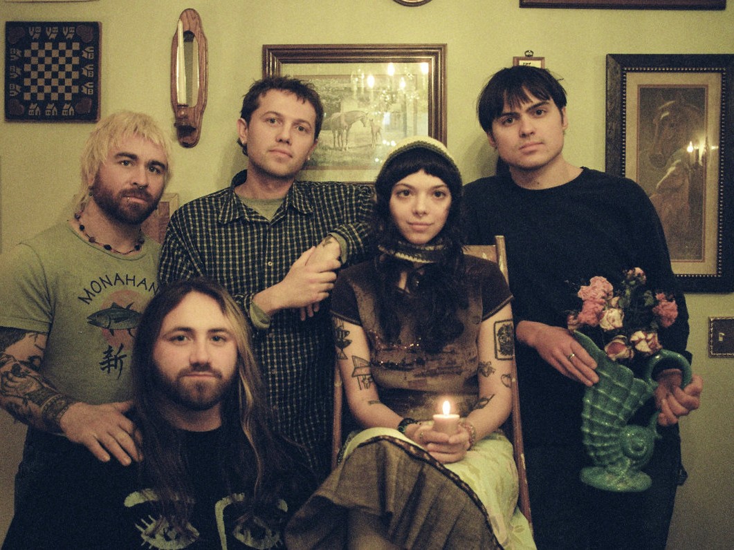 すべてをコントロールする恐怖を捨てて――villagerrrが最新作『Carousel』で見出した、他者と繋がり『チーム』になることの甘美な救い