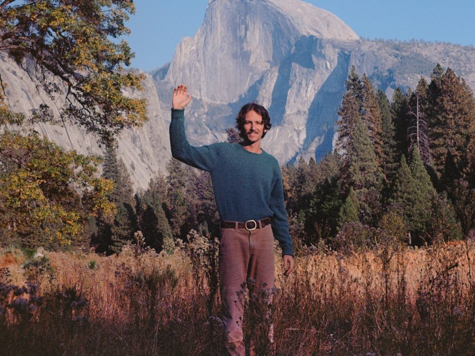 ヴィンテージな温もりと現代的なハイファイさの融合。伝説的スタジオでテープを回し、伝統的ルート・ミュージックの真髄を射抜いた至高のフォーク・ロック