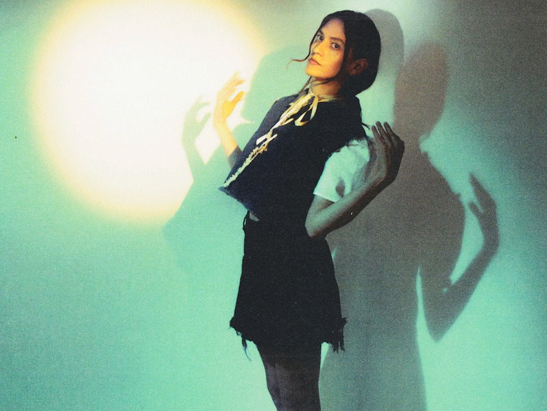 「永遠に拡張し続ける円形図書館」への招待状。World Brainを迎え、未知の境界線を描き出すDiscovery Zoneの最新作『Library Copy Do Not Remove』