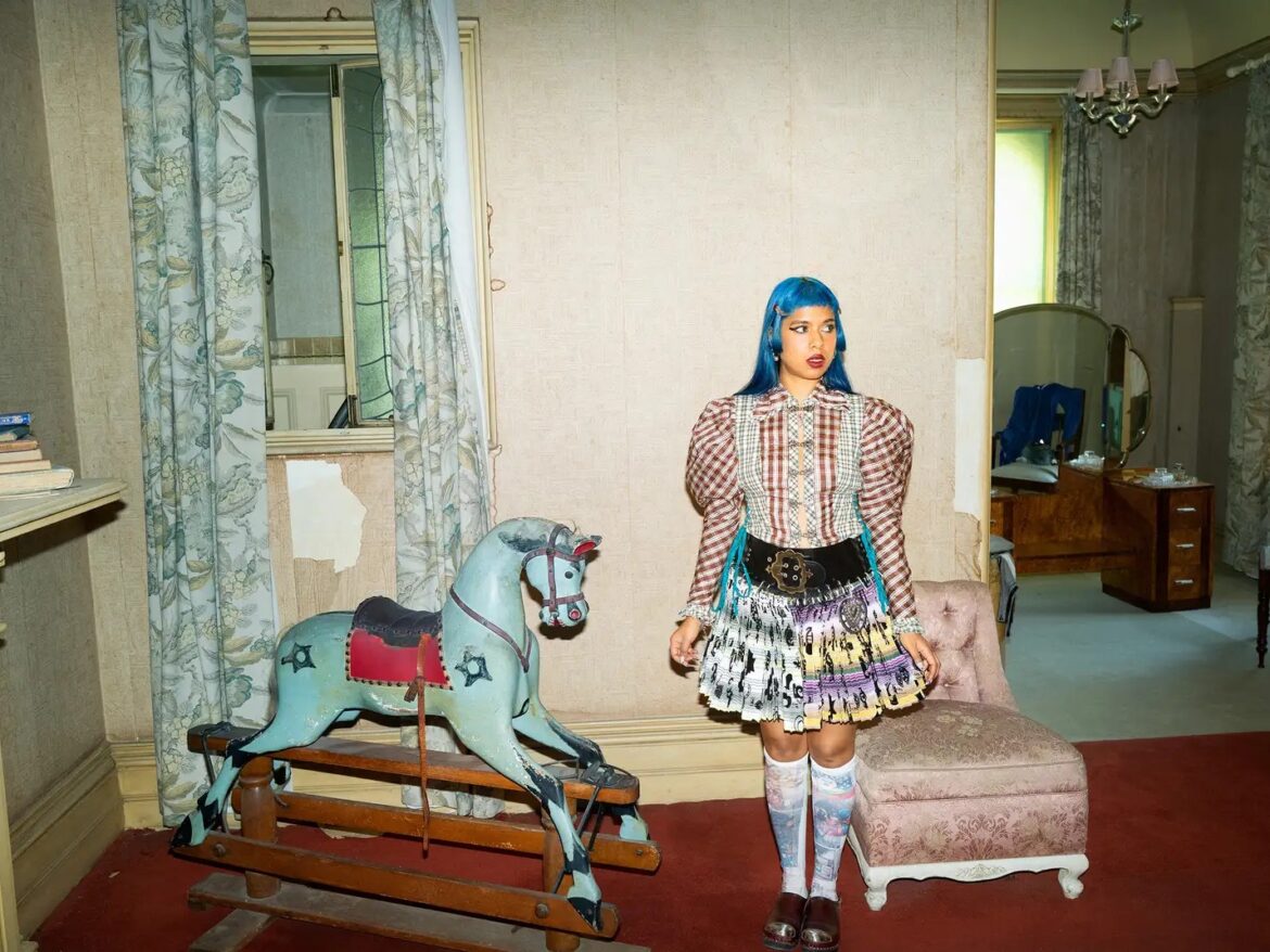 接続を断ち、真実を掴む。Ecca Vandalが放つLoma Vistaデビュー作『Looking For People To Unfollow』は、時代への鮮烈なカウンター