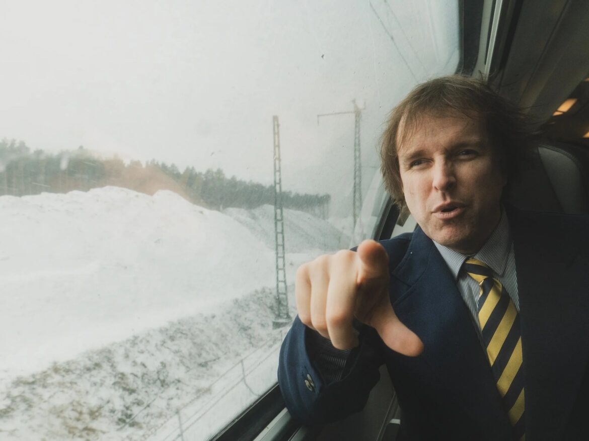 戦火のウクライナで録音された、Emperor XことChad Mathenyの魂の記録。パンク精神と「美的な緊急事態」が結実した最高傑作『Unified Field』