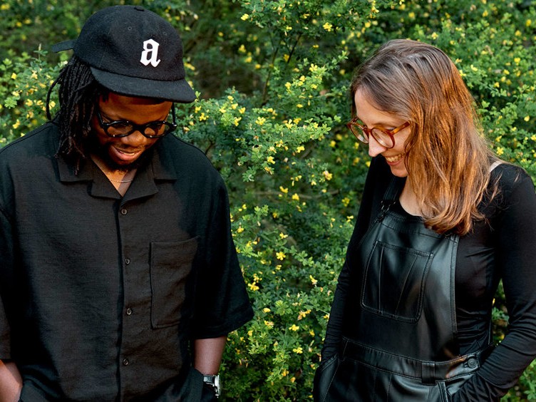 現代ジャズの最前線から、ジャンルの境界を消失させる未知の音響へ。Nonesuch Recordsから登場する、AmbroseとMaryによる不屈の創造の記録