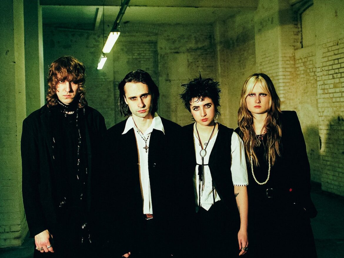 ロンドンの地下から響く新たなゴスの鼓動――Mouth UlcersがデビューEP『Silent Pictures』で再定義するポストパンクの美学