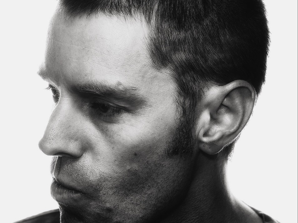 轟音のシューゲイザーから親密なネオフォークまで――Sans Meritが描く、脆弱な世界に寄り添う万華鏡のようなサウンドスケープ